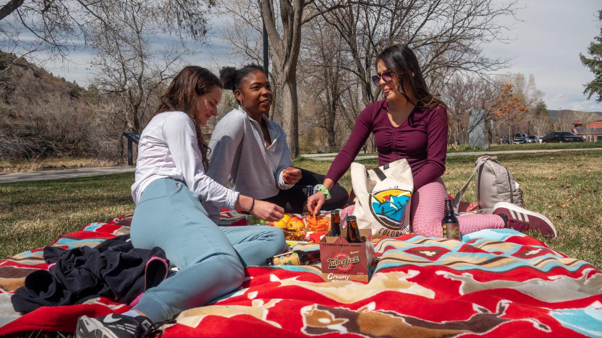 Walking and Having a Picnic on the Animas River Trail During Spring | Hans Hollenbeck